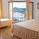Hostal Cala Ratjada بيت ضيافة كالا راتخاذا