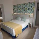 Hostal Cala Ratjada بيت ضيافة *