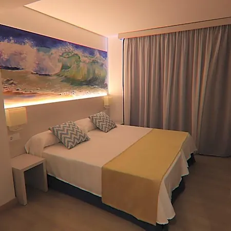 Hostal Cala Ratjada بيت ضيافة *