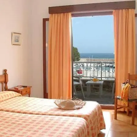 Гостьовий будинок Hostal Cala Ratjada Кала-Ратхада