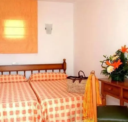 Гостьовий будинок Hostal Cala Ratjada Кала-Ратхада